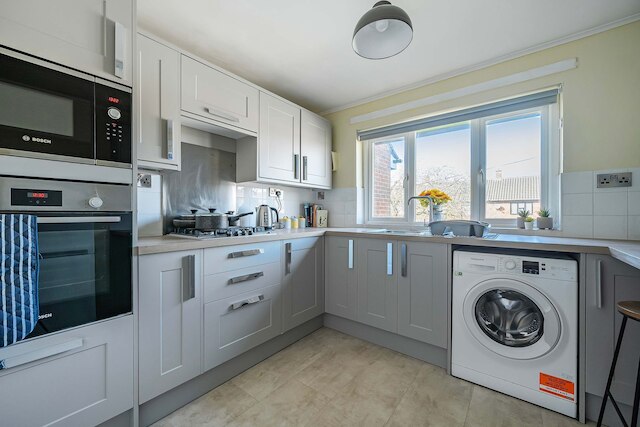 スタイリッシュ 2ベッドルーム アパートメント ニア MCR エアポート