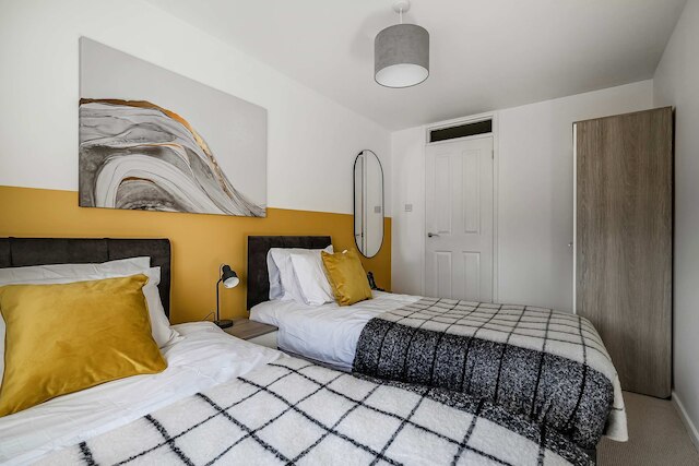 スタイリッシュ 2ベッドルーム アパートメント ニア MCR エアポート