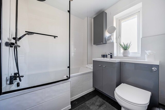 スタイリッシュ 2ベッドルーム アパートメント ニア MCR エアポート