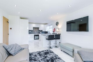 モダン 1 ベッドルーム アパートメント イン ホワイトフィールド