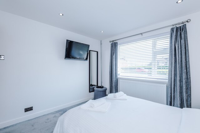 モダン 1 ベッドルーム アパートメント イン ホワイトフィールド