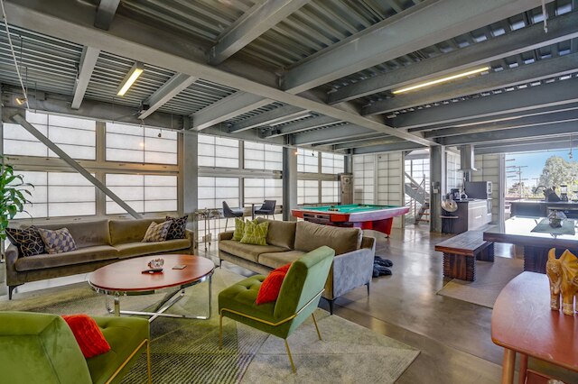 Venice Beach The Steel Rose Compound