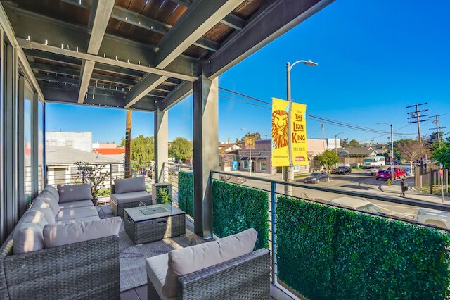 Venice Beach The Steel Rose Flat