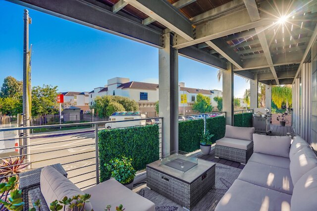 Venice Beach The Steel Rose Flat