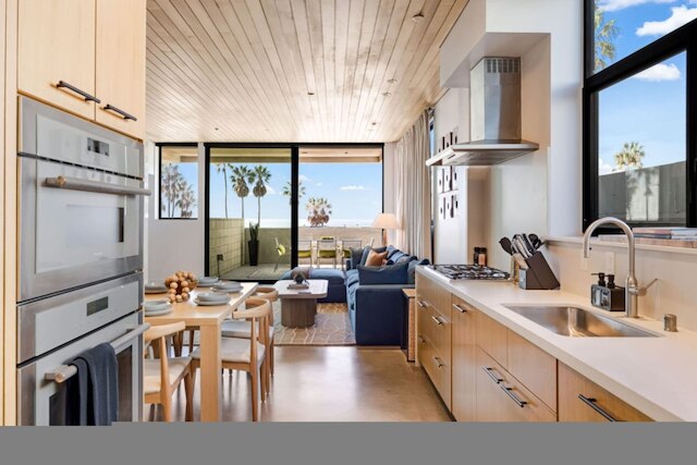 The Santa Monica Sunset - Beachfront Luxury