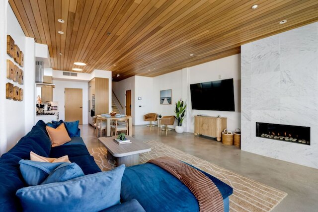 The Santa Monica Sunset - Beachfront Luxury