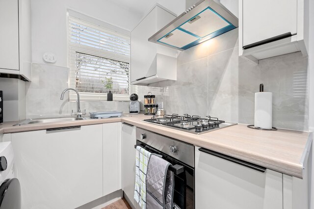 モダン 3ベッドルーム ホーム ウィズ ガーデン