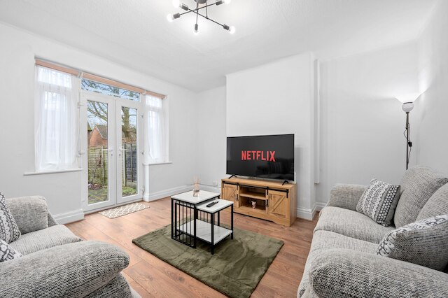 モダン 3ベッドルーム ホーム ウィズ ガーデン