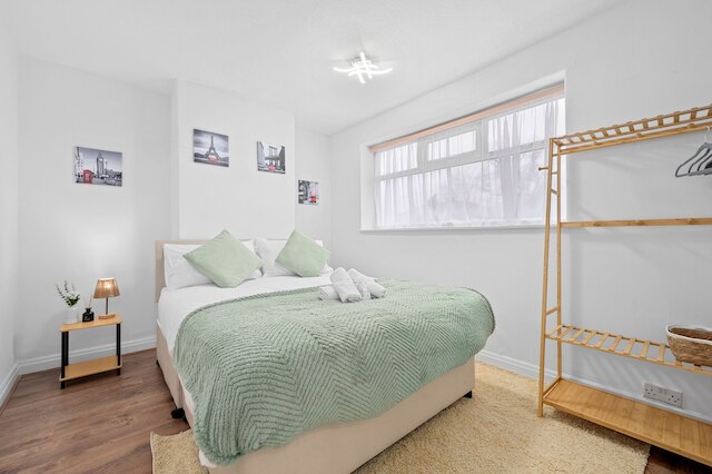 モダン 3ベッドルーム ホーム ウィズ ガーデン