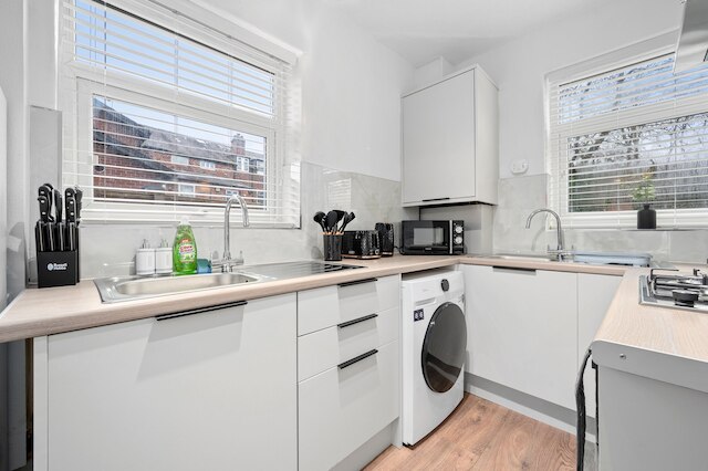 モダン 3ベッドルーム ホーム ウィズ ガーデン