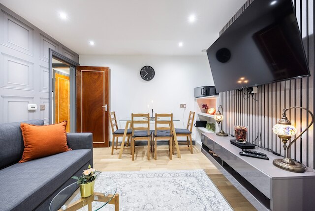 3 ベッドルーム アパートメント バイ リバー テムズ