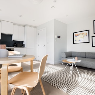 カーム レスター スクエア スタジオ - ネットフリックス ネスプレッソ