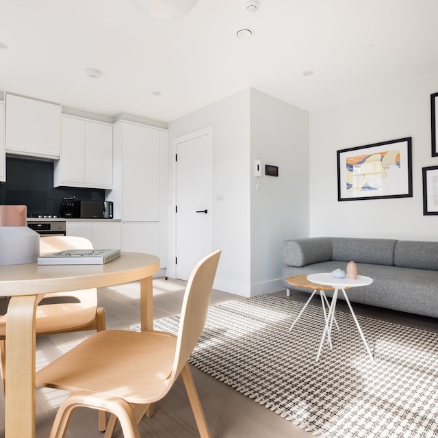 カーム レスター スクエア スタジオ - ネットフリックス ネスプレッソ