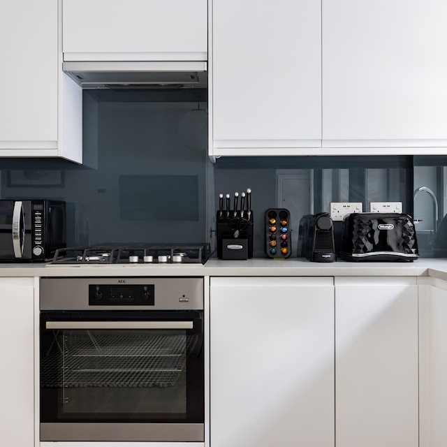 クール レスター スクエア スタジオ - ネットフリックス ネスプレッソ