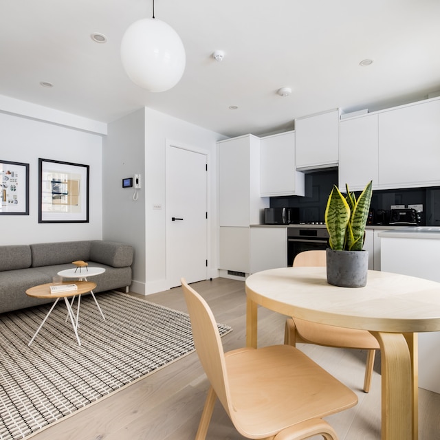 クール レスター スクエア スタジオ - ネットフリックス ネスプレッソ