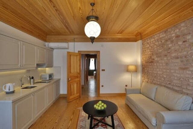 401 Old City Brand New Spacious With Balcony