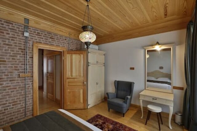 401 Old City Brand New Spacious With Balcony