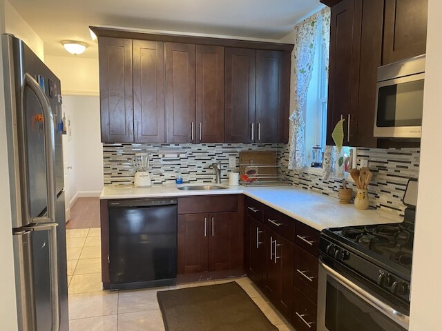 スペーシャス 2 ベッドルーム ニア サブウェイ