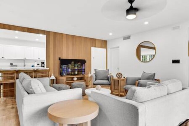 1720 ワ キー 2A ラグジュアリー 4ベッドルーム 3バスルーム リトリート イン ココナッツグローブ ウィズ プール