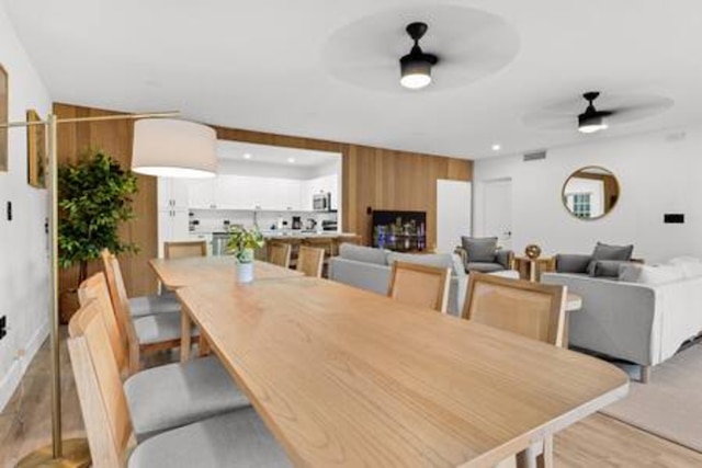 1720 ワ キー 2A ラグジュアリー 4ベッドルーム 3バスルーム リトリート イン ココナッツグローブ ウィズ プール