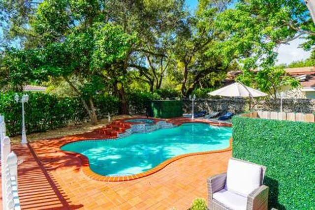 2710 ヒーテッドプール 7ベッド 5バスルーム スリープ 15 パーク 4カー