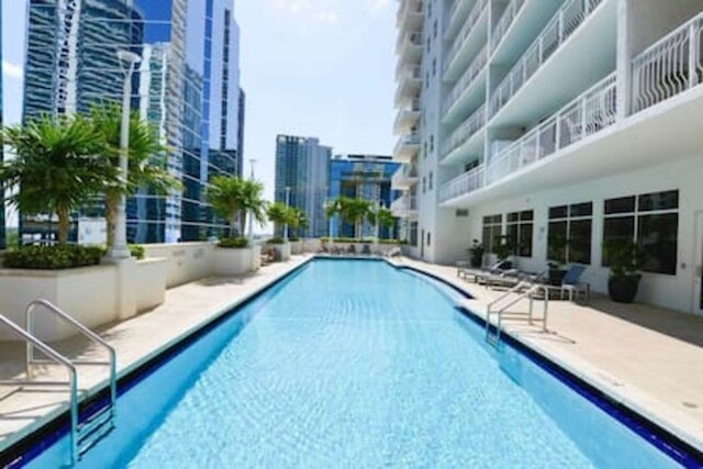 ブリッケル 3802 ピクチャレスク ベイビューズ プール スリープス 8 ジム