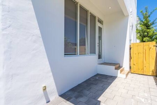 3282 SW 28th ストリート プライベートプール 4ベッドルーム 2 5バスルーム パーキング ランドリー WiFi