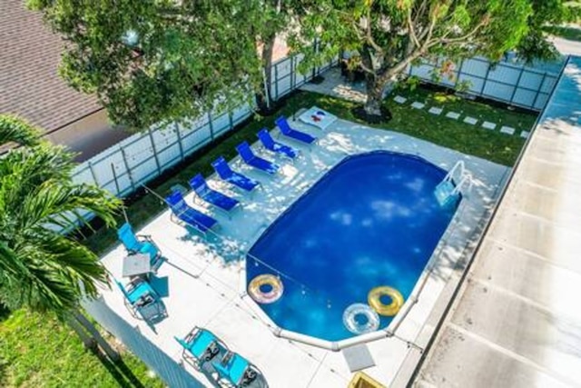 600 SW 31st Ave Pool Patio 4 Queen Beds Sleep 8 Parking