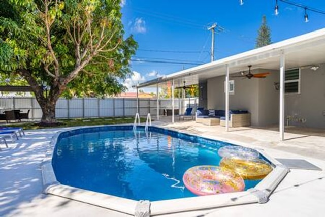 600 SW 31st Ave Pool Patio 4 Queen Beds Sleep 8 Parking