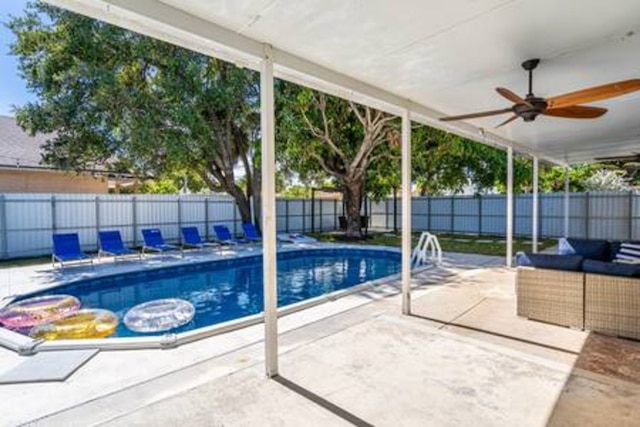 600 SW 31st Ave Pool Patio 4 Queen Beds Sleep 8 Parking