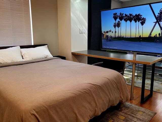 Indoor and Outdoor Venice Beach Living