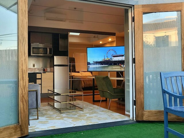 Indoor and Outdoor Venice Beach Living