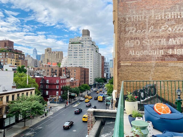 Lofty Bright Greenwich Getaway w Private Rooftop