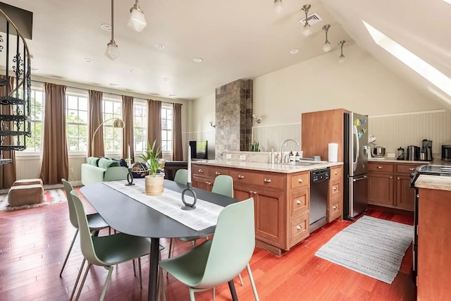 Lofty Bright Greenwich Getaway w Private Rooftop