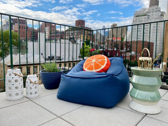 Lofty Bright Greenwich Getaway w Private Rooftop