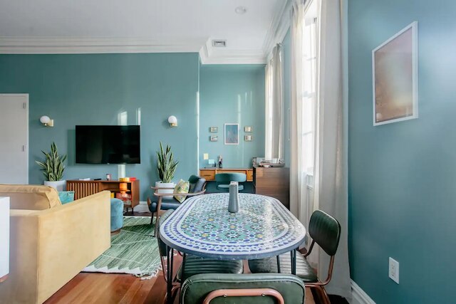 Airy Greenwich Retreat With Private Deck