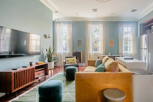 Airy Greenwich Retreat With Private Deck