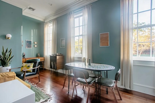 Airy Greenwich Retreat With Private Deck