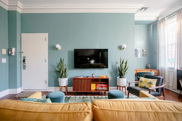 Airy Greenwich Retreat With Private Deck