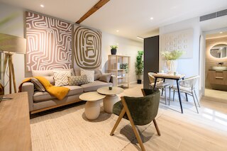 M Enc132 アコヘドラ ビビエンダ エン ラ ラティナ ウナ デ