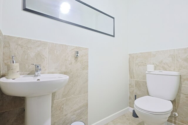 マンチェスター 3 ベッズ スリープス 6 ウィズ オンサイト パーキング