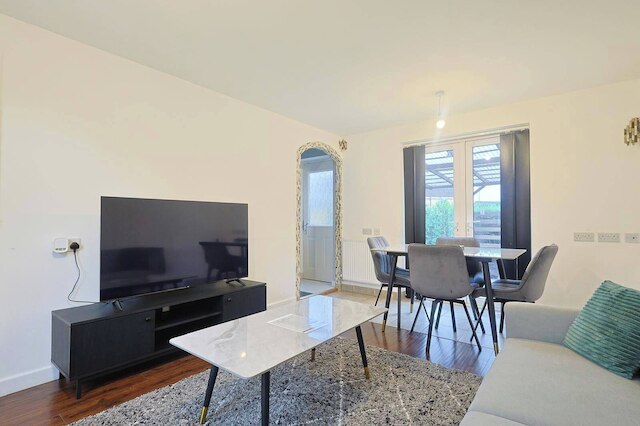 マンチェスター 3 ベッズ スリープス 6 ウィズ オンサイト パーキング