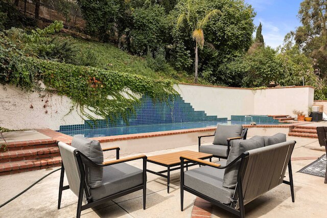 アルーラ スタジオシティ メディタレニアン ウィズ プライベートプール