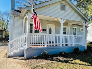 83rd Street Comfy Cottage