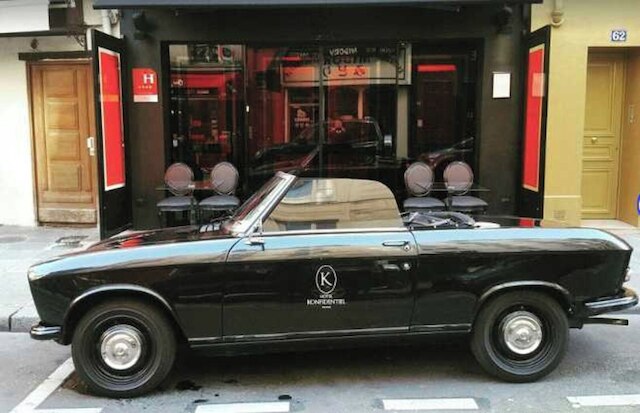 コンフィデンシャル ルーム 5, ア ストーンズ スロー フロム ザ ルーブル