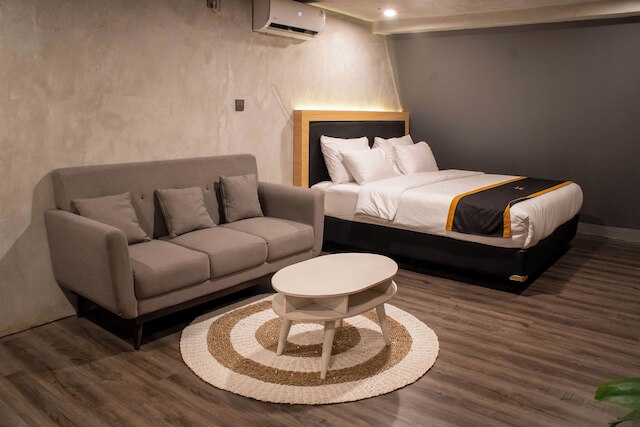 クラサン リバーサイド リゾート ジョグジャ