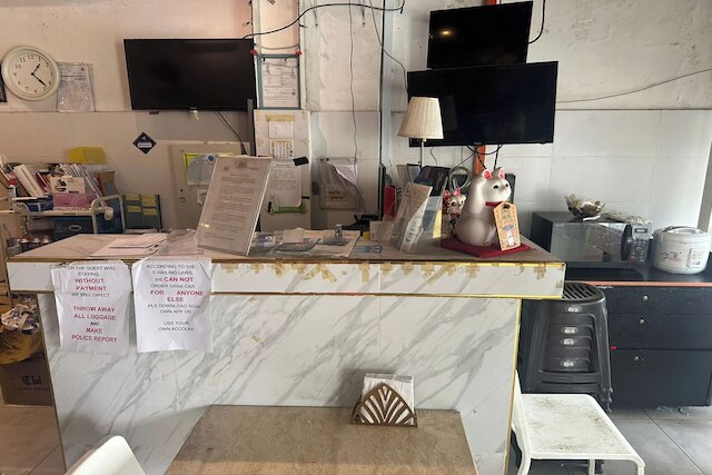 シャ ラ ラ ホステル