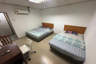 シャ ラ ラ ホステル