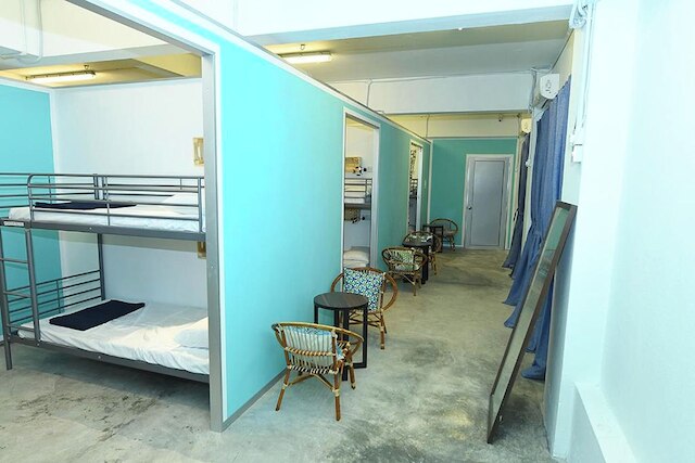 シャ ラ ラ ホステル