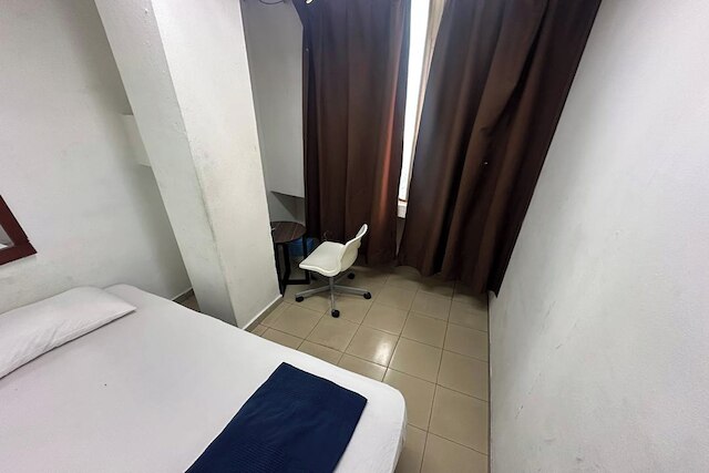 シャ ラ ラ ホステル